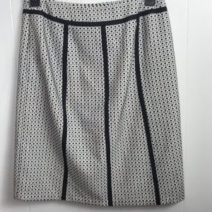 A/Line Size 8 Skirt